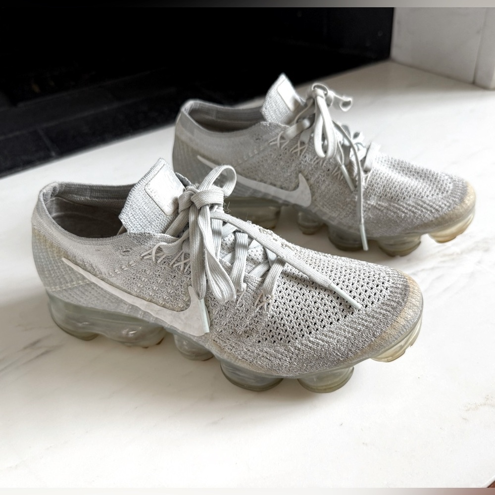 Nike Air VaporMax Flyknit Athletic Shoes Sneakers Light Gray Women Size 6.5